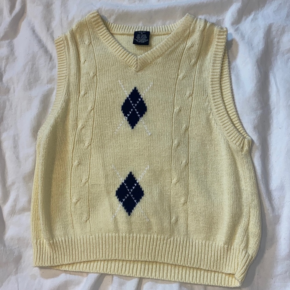 Yellow sweater ves
